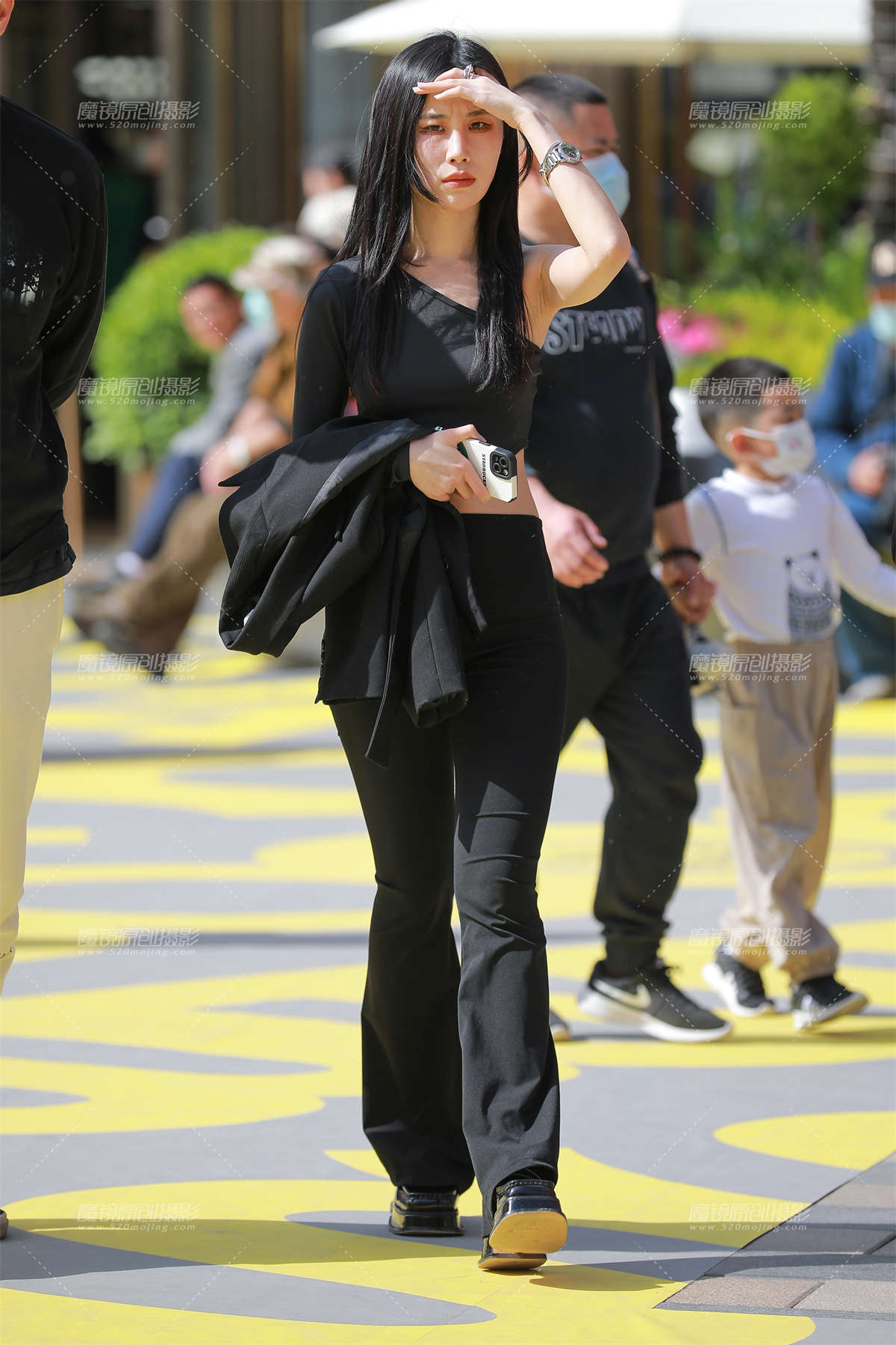 图片[2]-【玻璃街拍】黑瑜伽裤-日更街拍