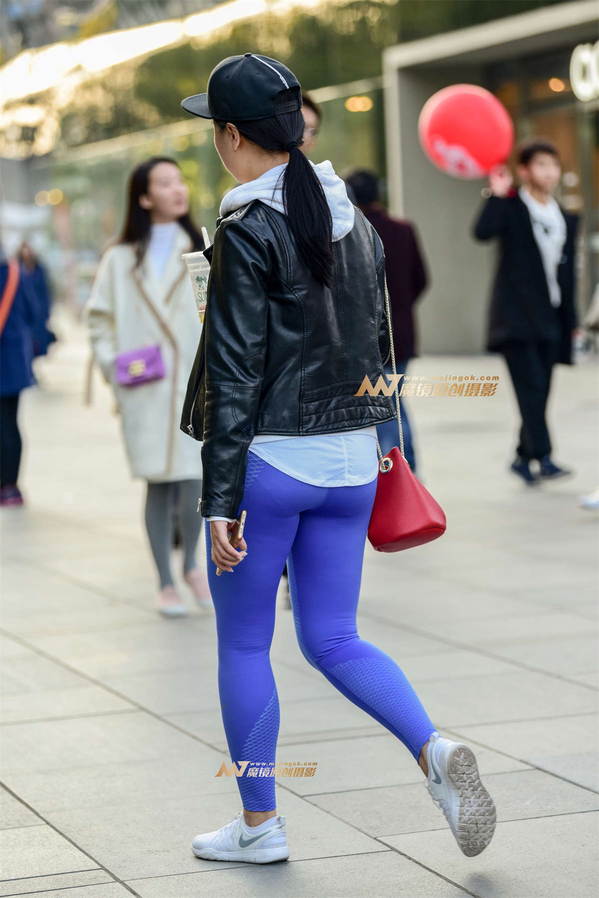 图片[2]-紧身瑜珈裤 肥臀少妇-日更街拍