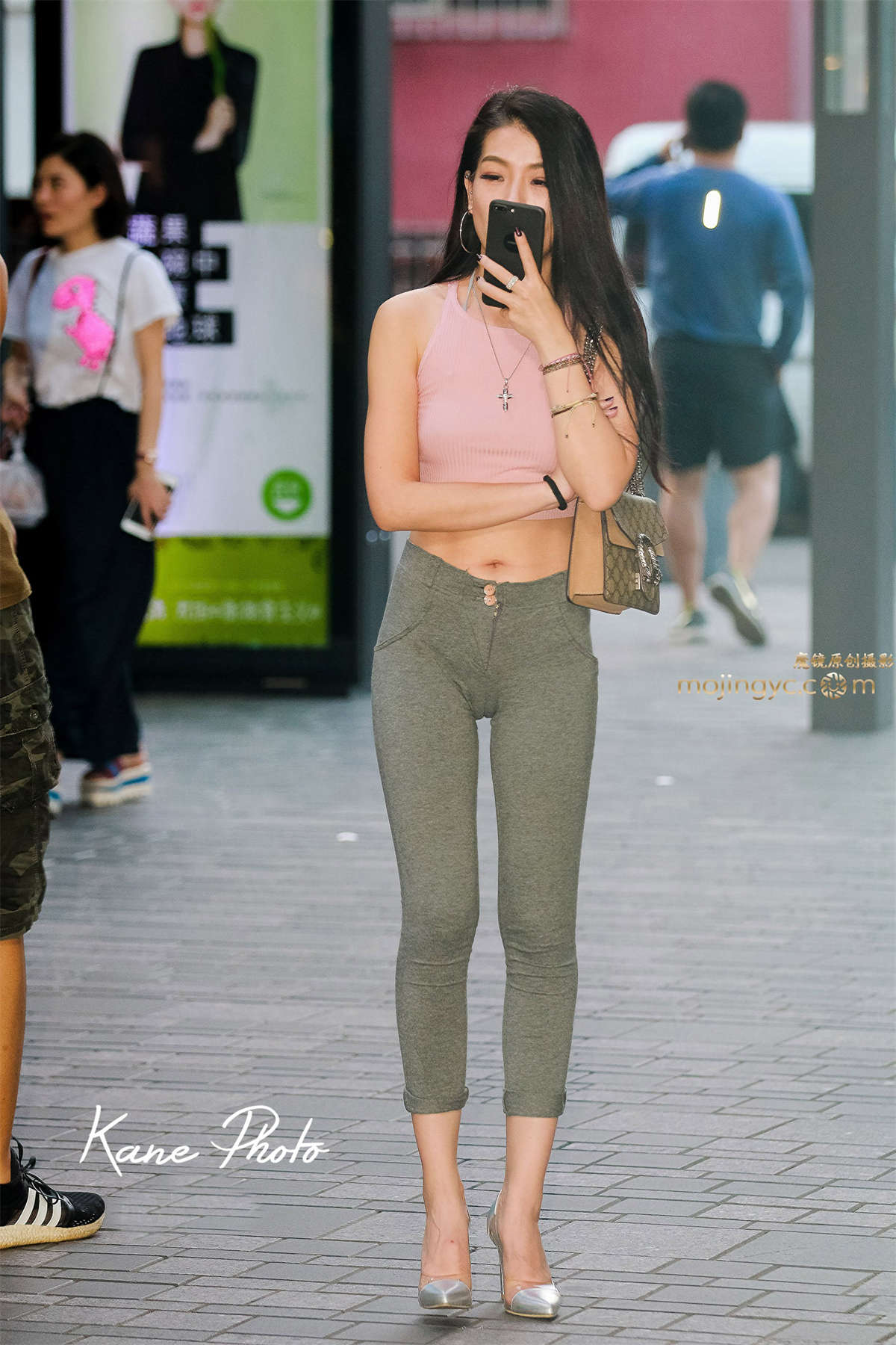 图片[2]-难得一见的七分紧身铅笔裤-日更街拍