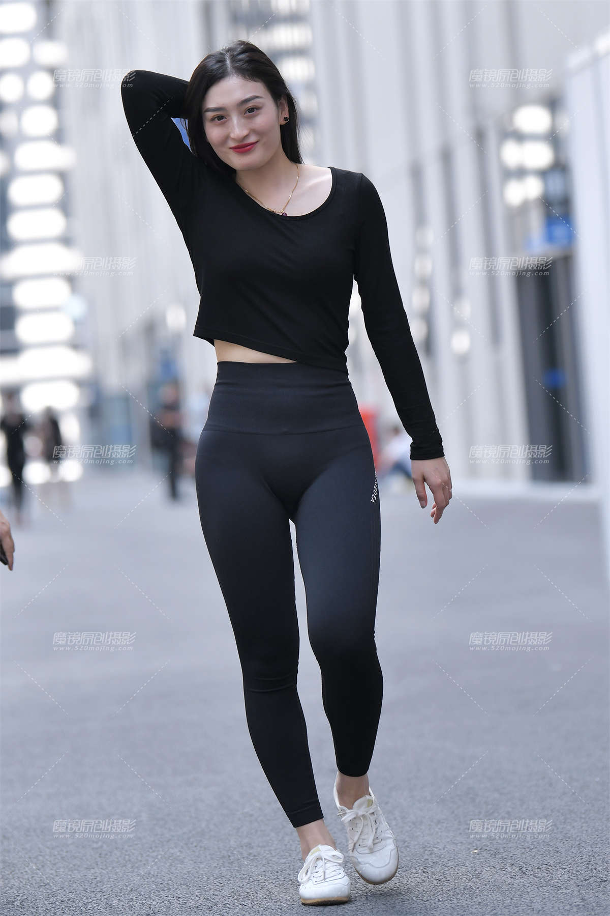 【咔喳赛帖】一身黑色-日更街拍