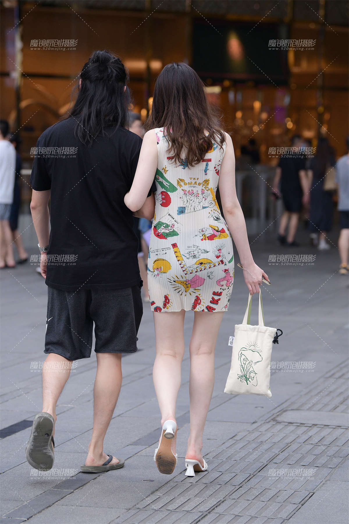 图片[2]-白皙美腿女友-日更街拍