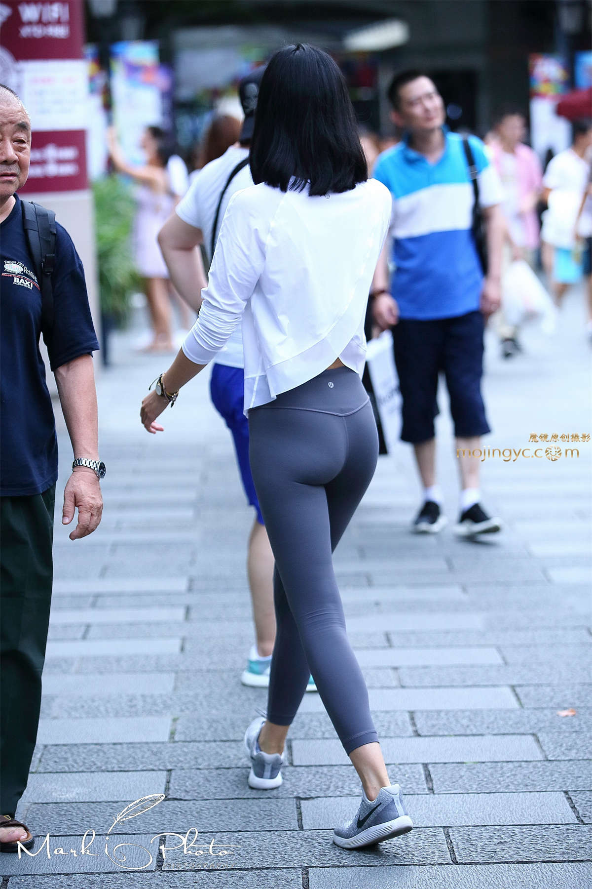 图片[2]-白衣深灰色健身裤-日更街拍