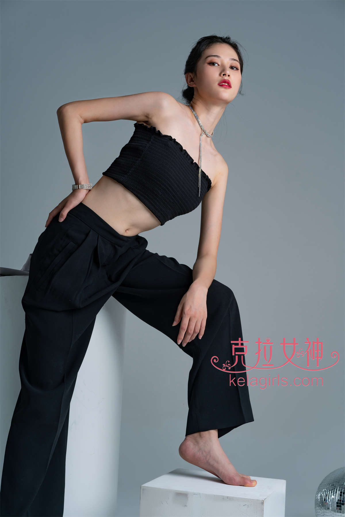 Kelagirls克拉女神 2020.10.18《酷拍裸足》苏棠-日更街拍