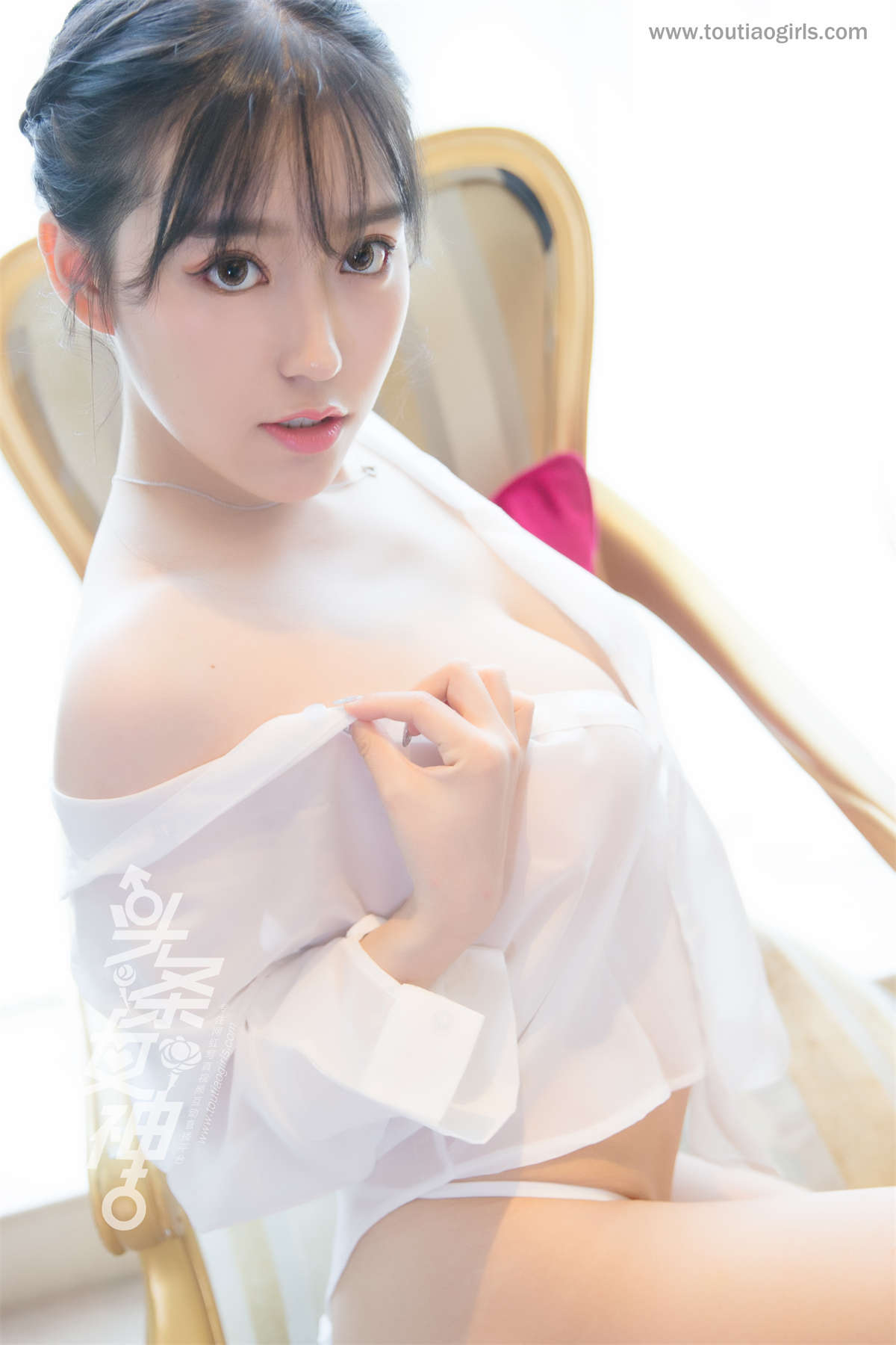 TouTiao头条女神 2018.06.30 陈亦菲 豆蔻花颜-日更街拍