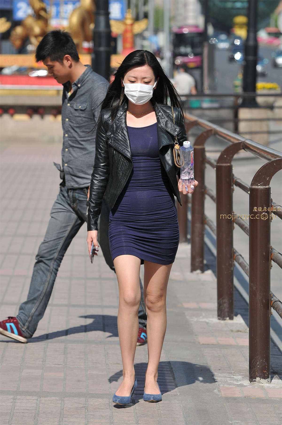 紫色包臀裙少妇 15P-日更街拍