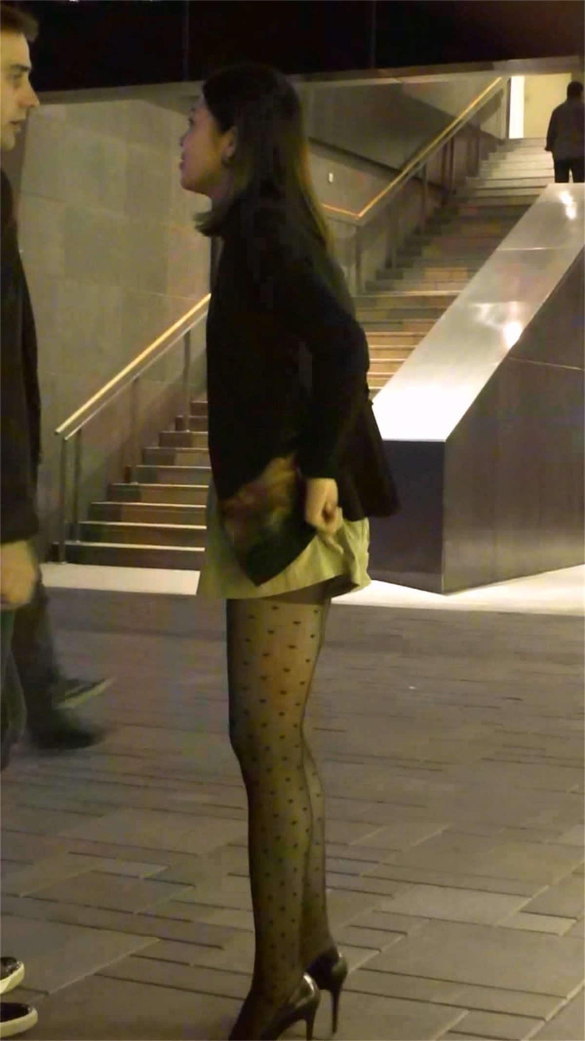 图片[2]-极品诱人斑点黑丝黑高美女-日更街拍