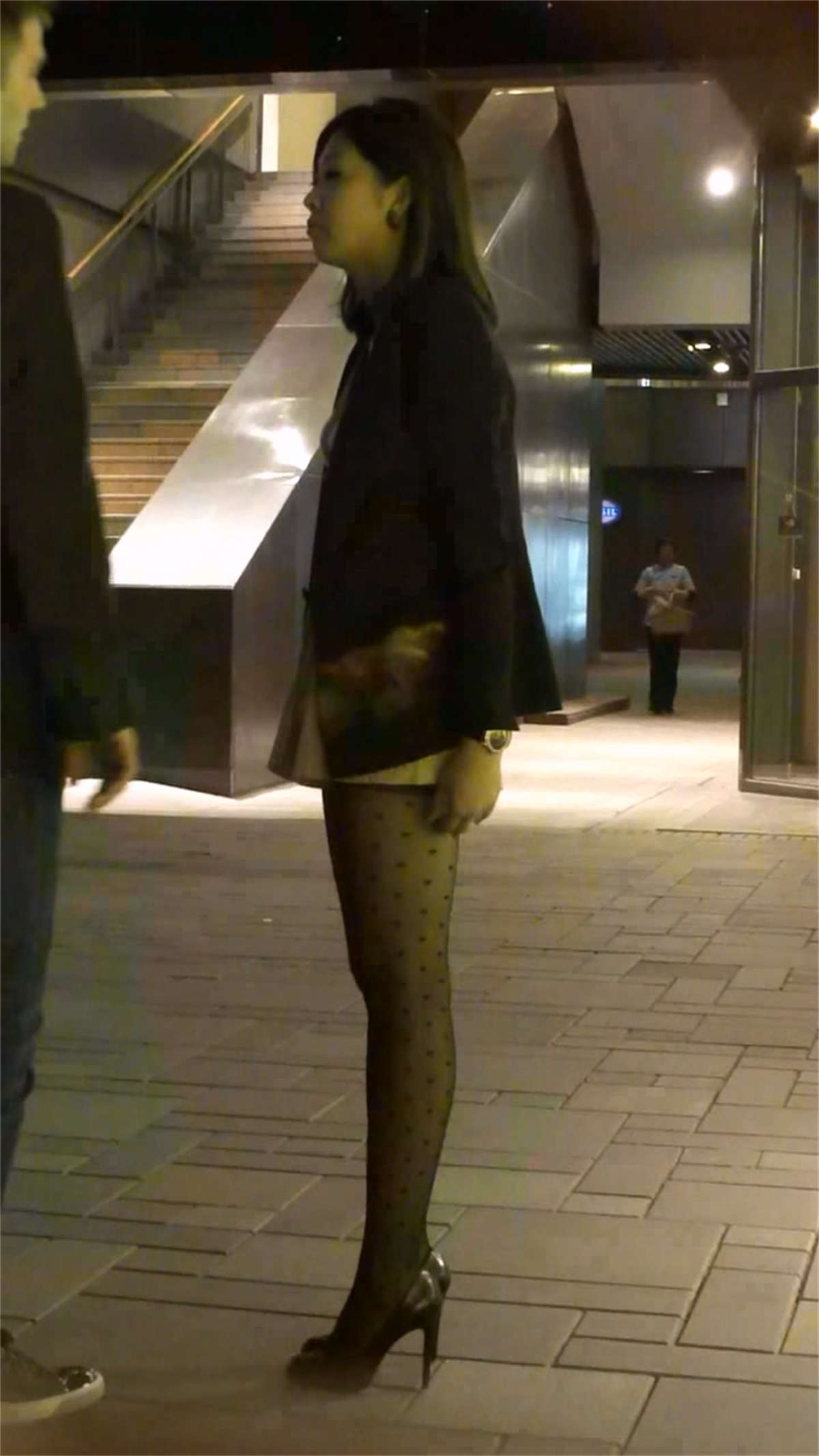 极品诱人斑点黑丝黑高美女-日更街拍