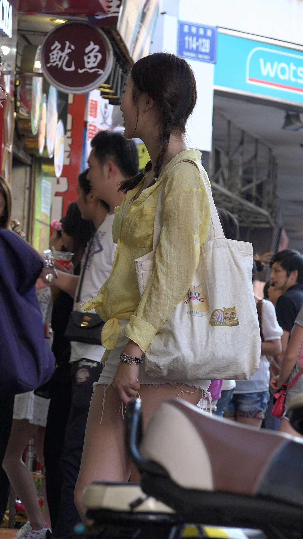 图片[2]-不是一般清纯可人的热裤妹子-日更街拍