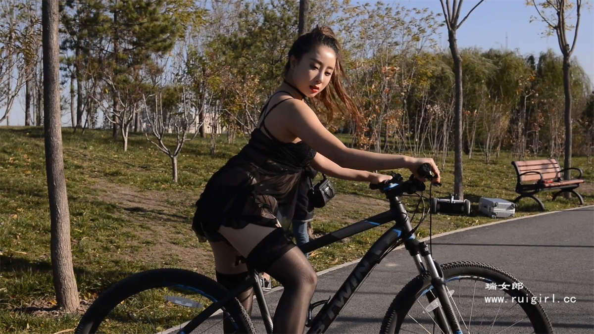 MISSLEG蜜丝 钻石版视频 VF019 筱慧 公园骑行-日更街拍
