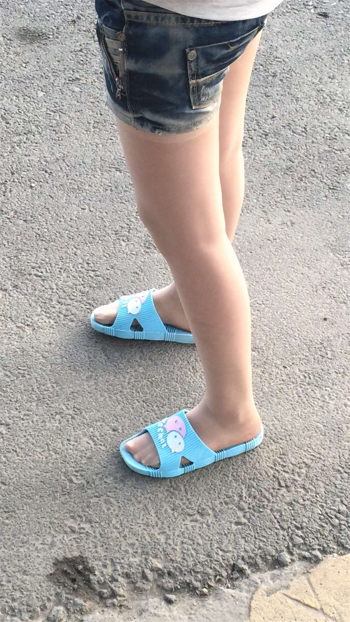 图片[2]-热裤肉丝凉拖-日更街拍