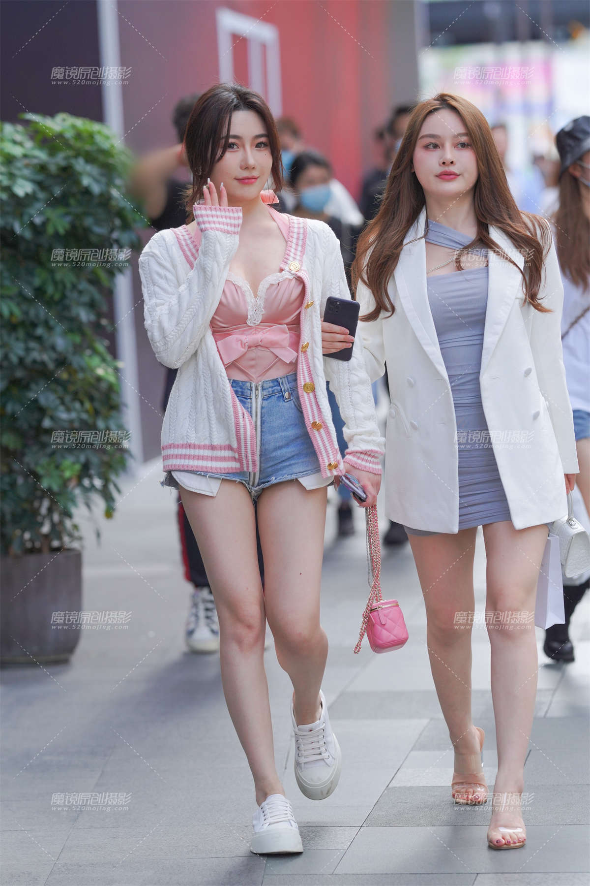 可爱热裤美眉-日更街拍