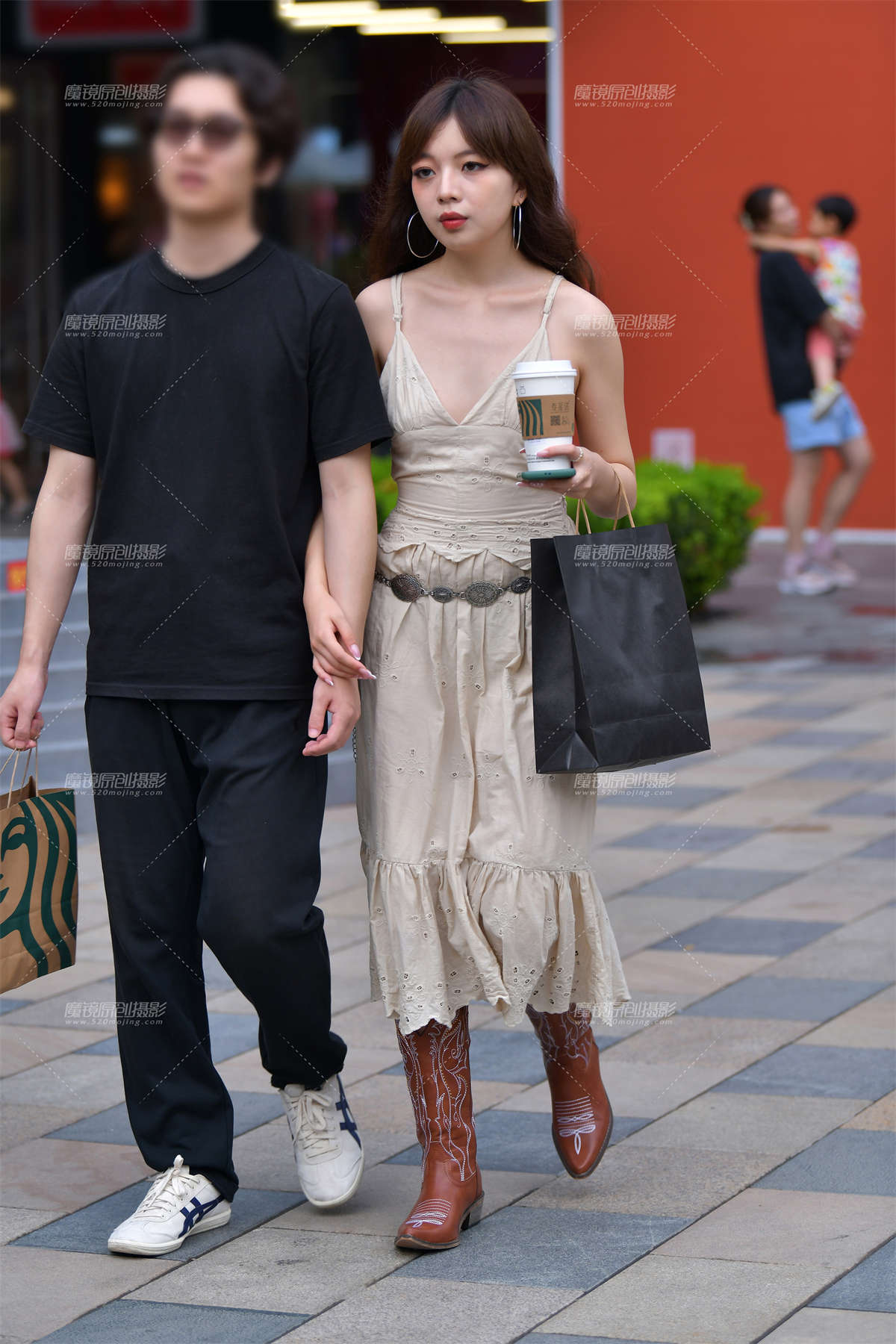 图片[2]-★吊带裙养眼美女-日更街拍