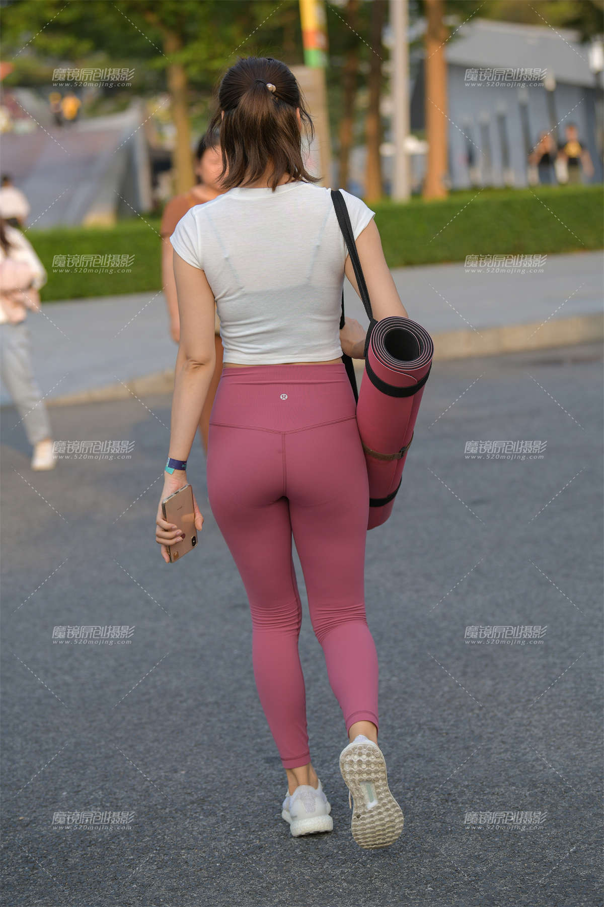 图片[2]-【街拍之魂赛帖】等待入场-日更街拍