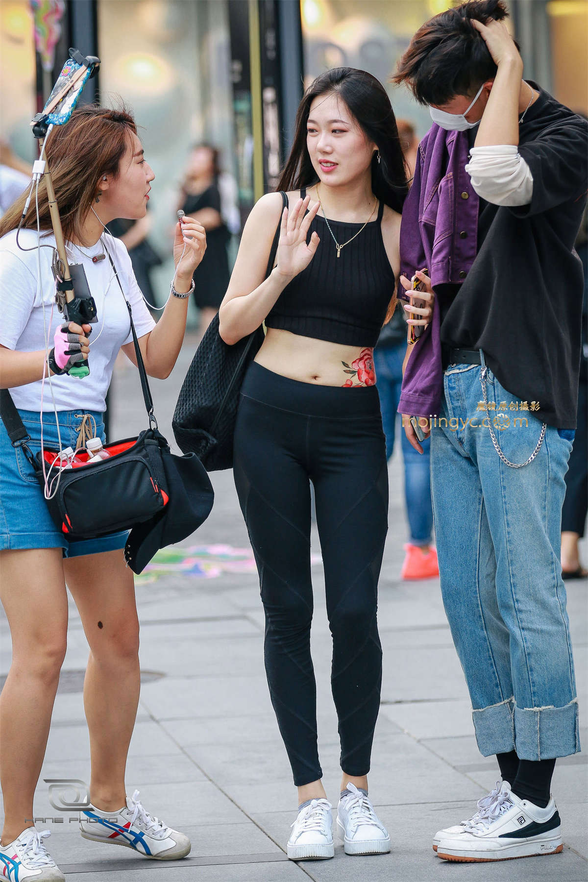 漂亮的腰间花纹-日更街拍