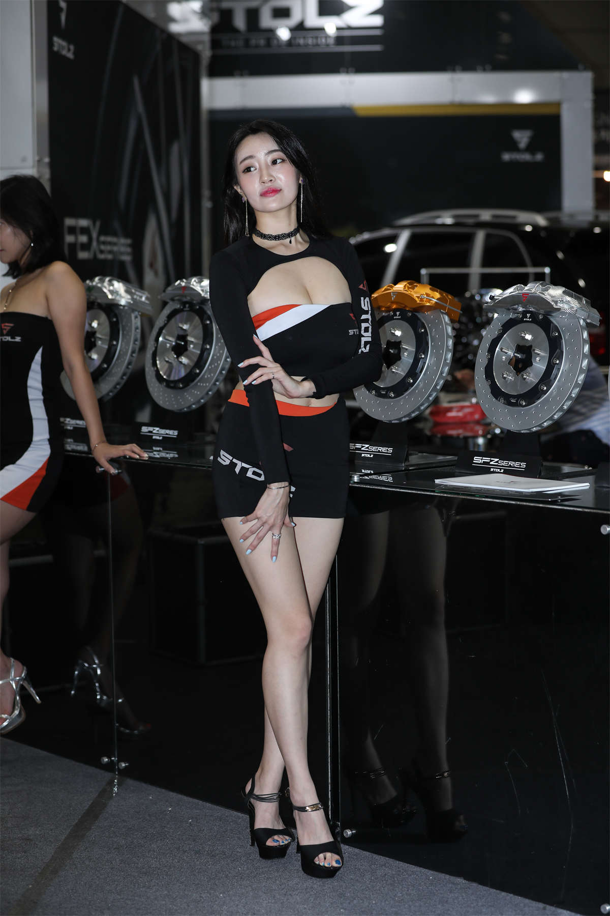 韩国大胸车模-日更街拍