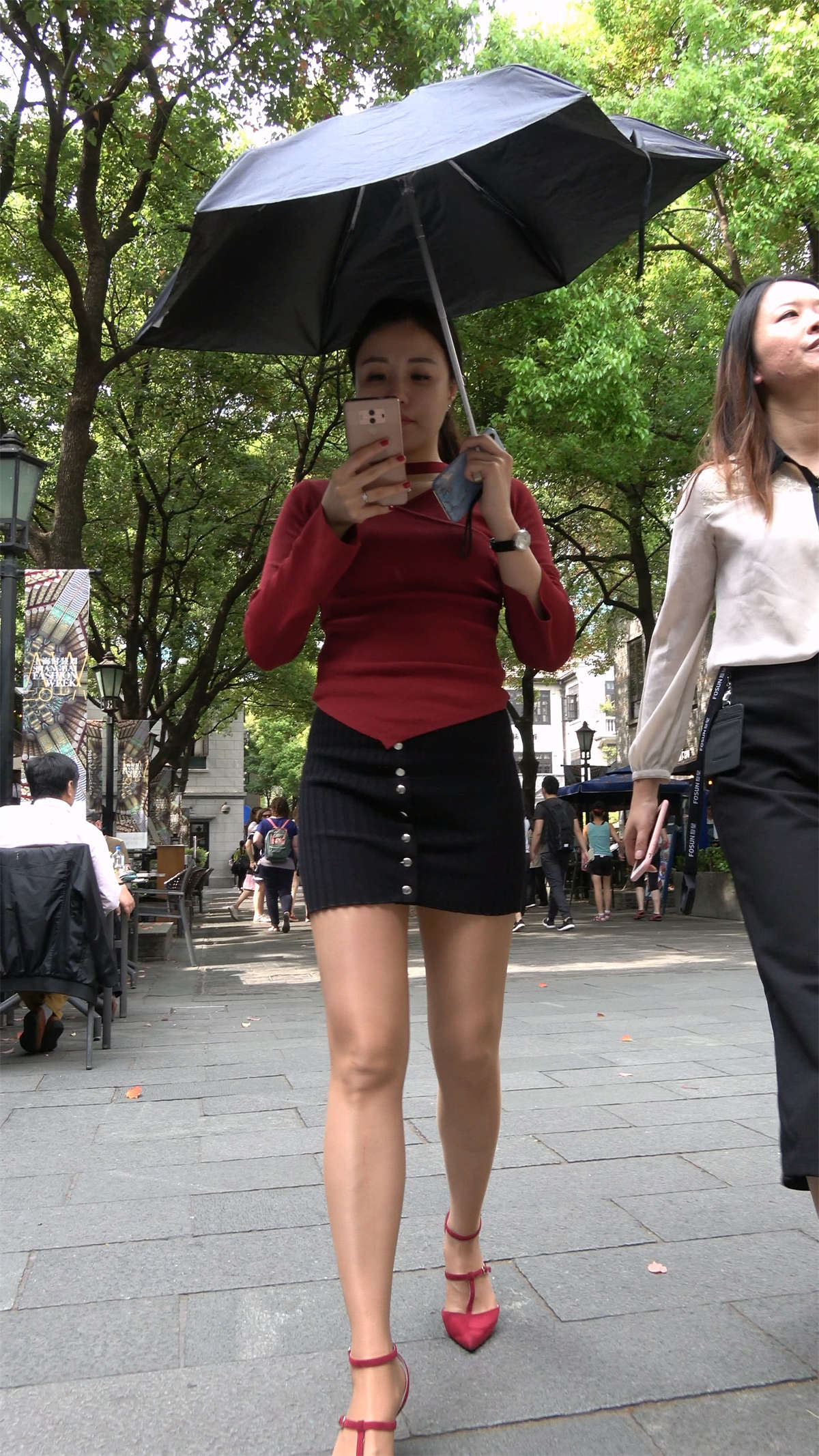 图片[2]-花衣服街拍性感美腿俩姐妹-日更街拍