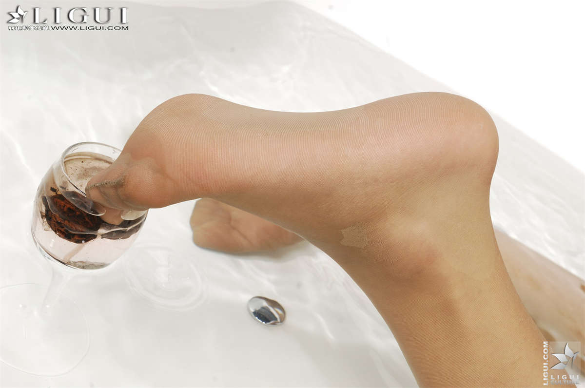 图片[2]-Ligui丽柜 20101008 美女护士浴室嬉情 下 英子-日更街拍