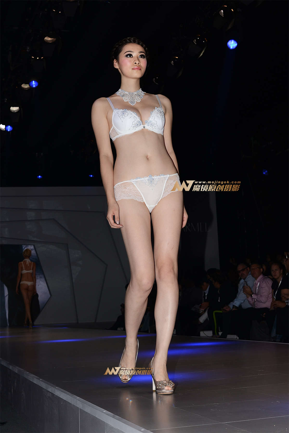 图片[2]-白色内衣展示-日更街拍