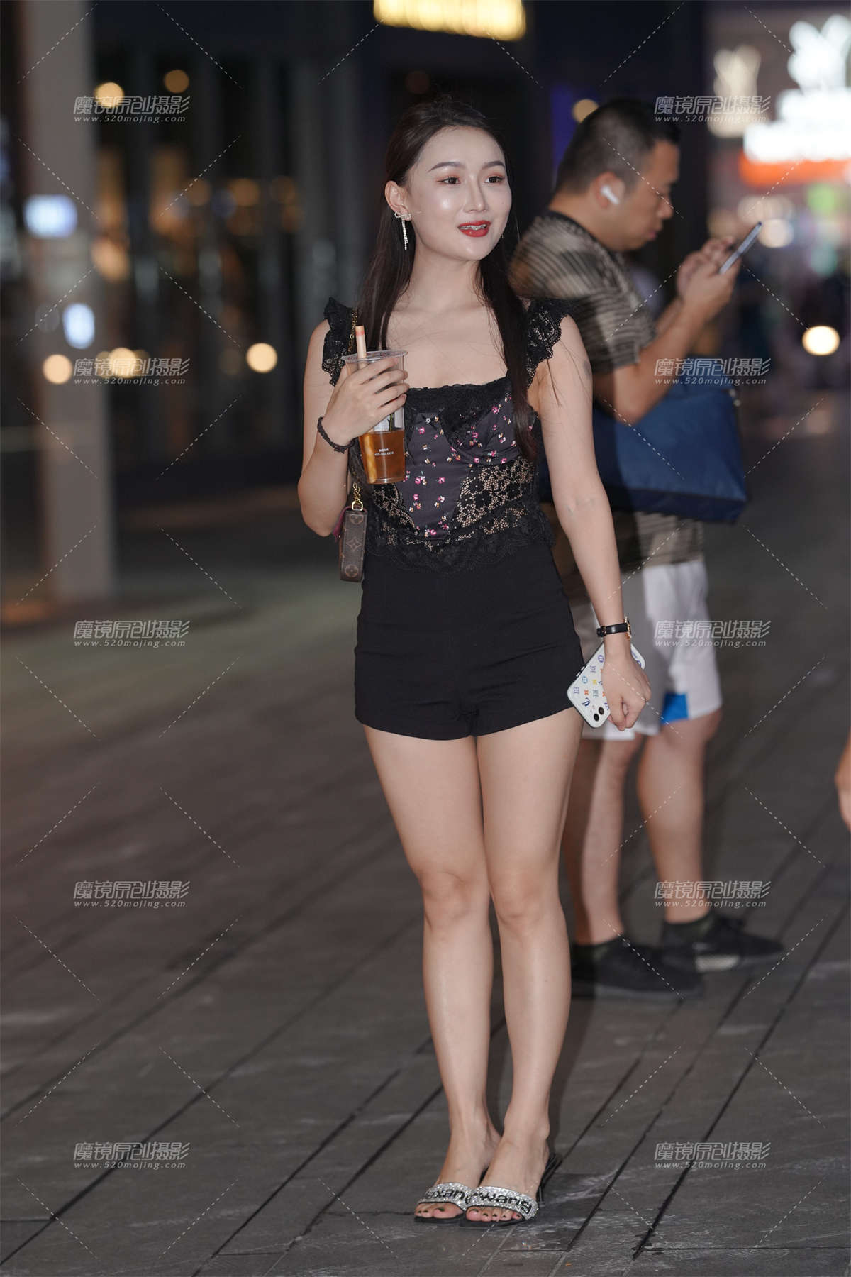 热裤肉感美女-日更街拍