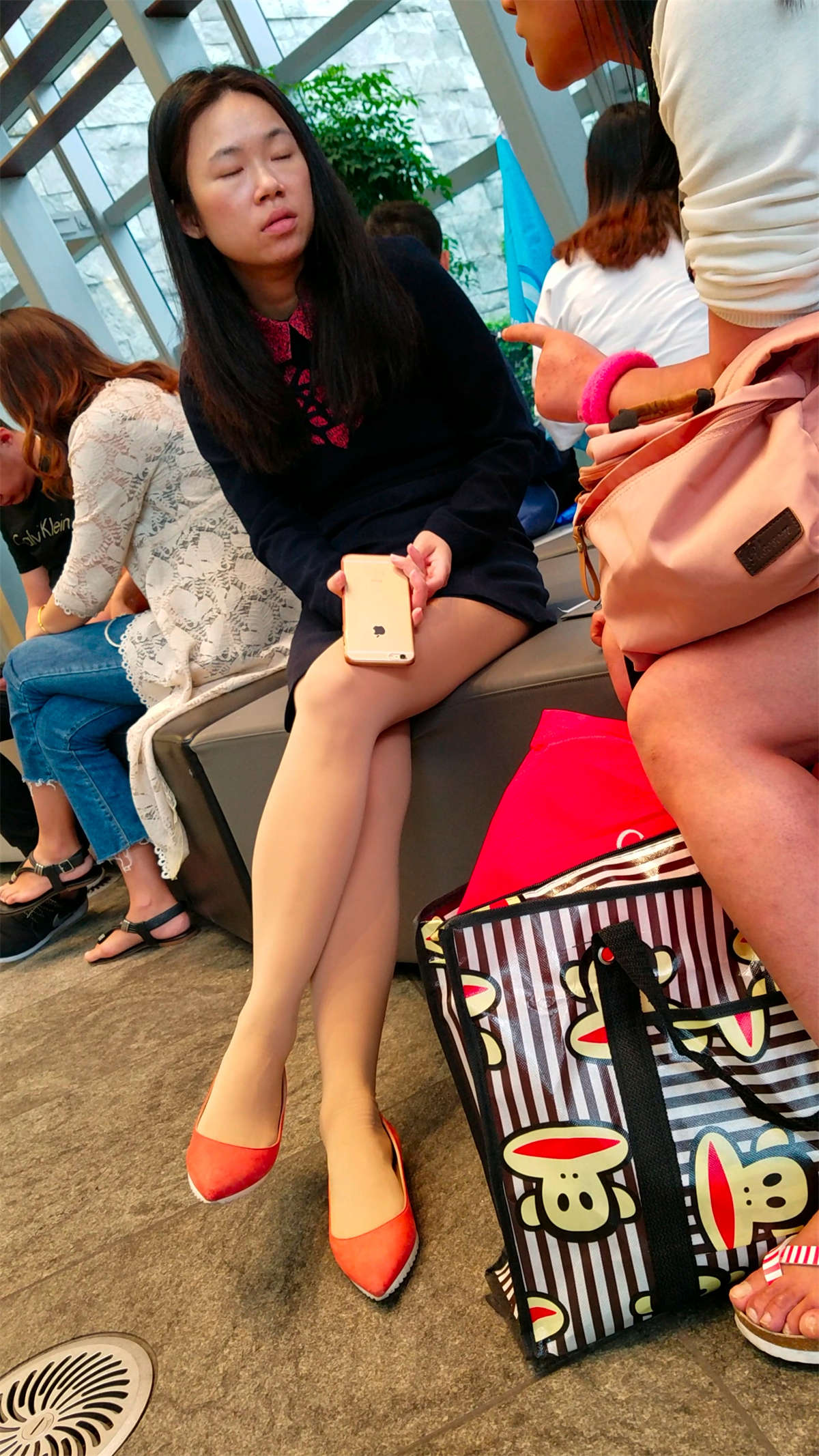 [4K高清视频]性感肉丝美女-日更街拍