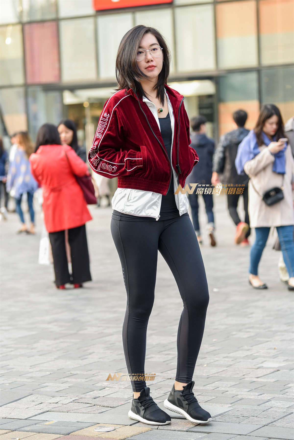 美臀紧身瑜珈裤 内内勒痕若隐若现-日更街拍