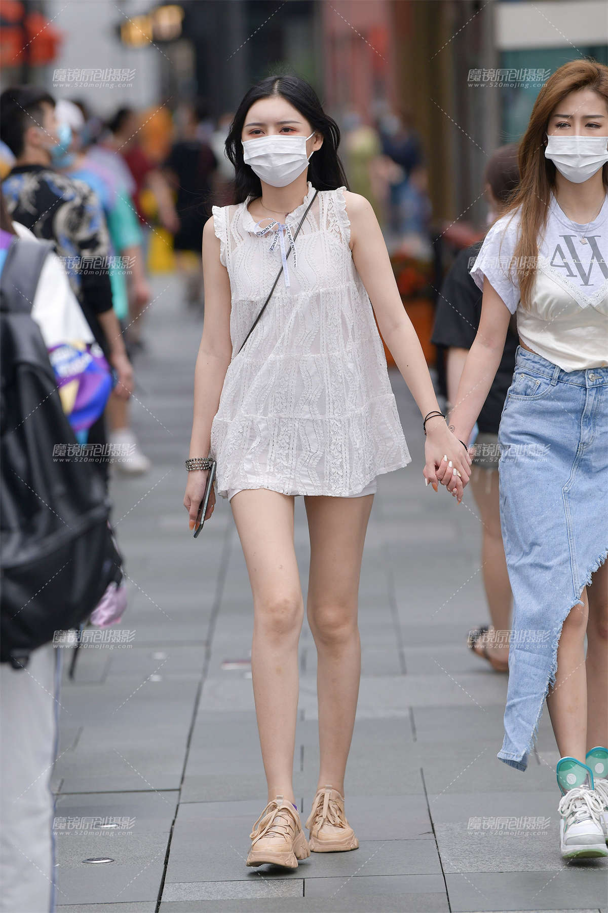 包臀裙美腿小姐姐-日更街拍