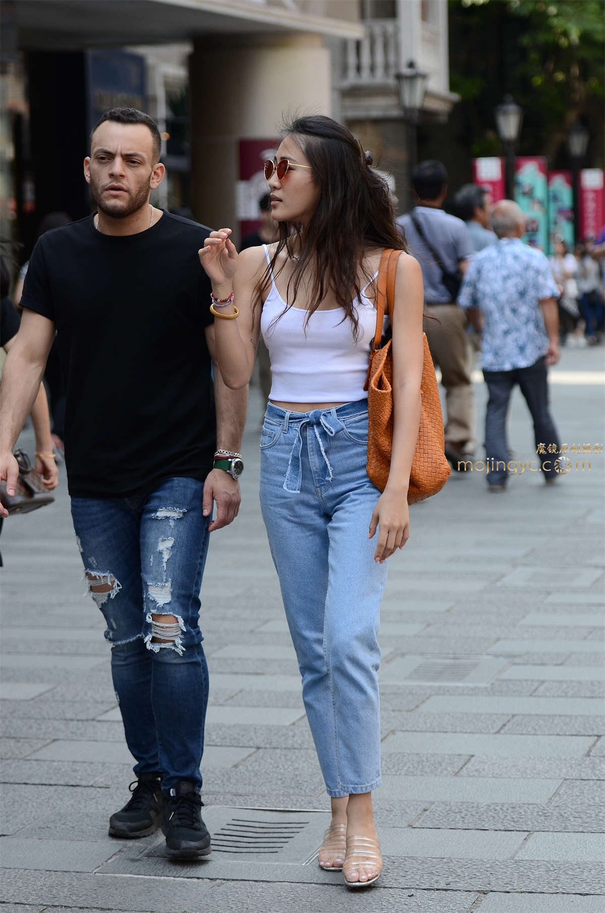 【验证街拍大赛NO.2】神摄手参赛47 露背吊带，兰牛-日更街拍