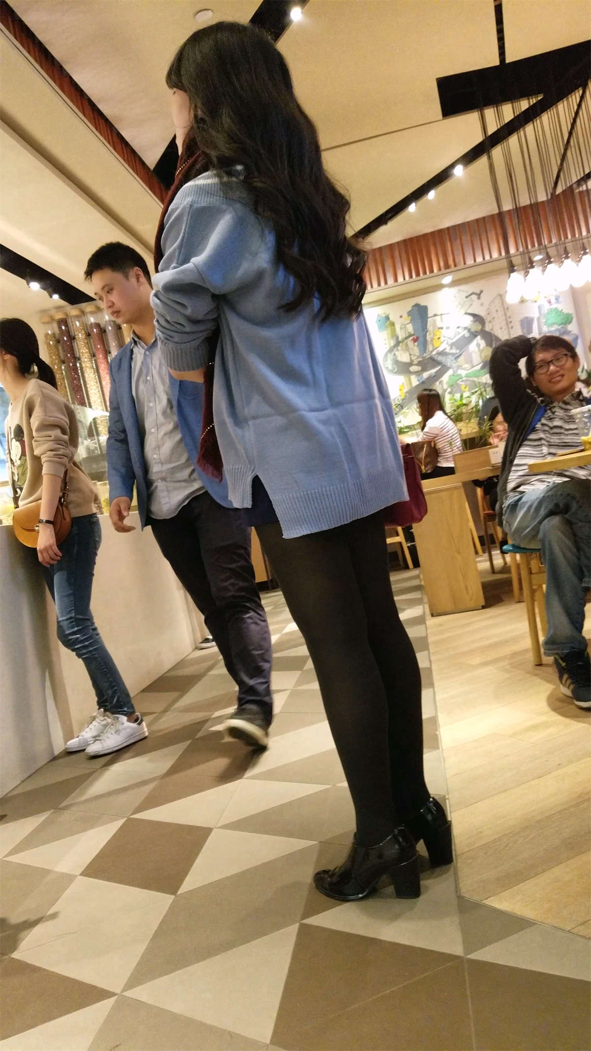 图片[2]-黑色丝袜高跟鞋美少妇诱人美腿-日更街拍