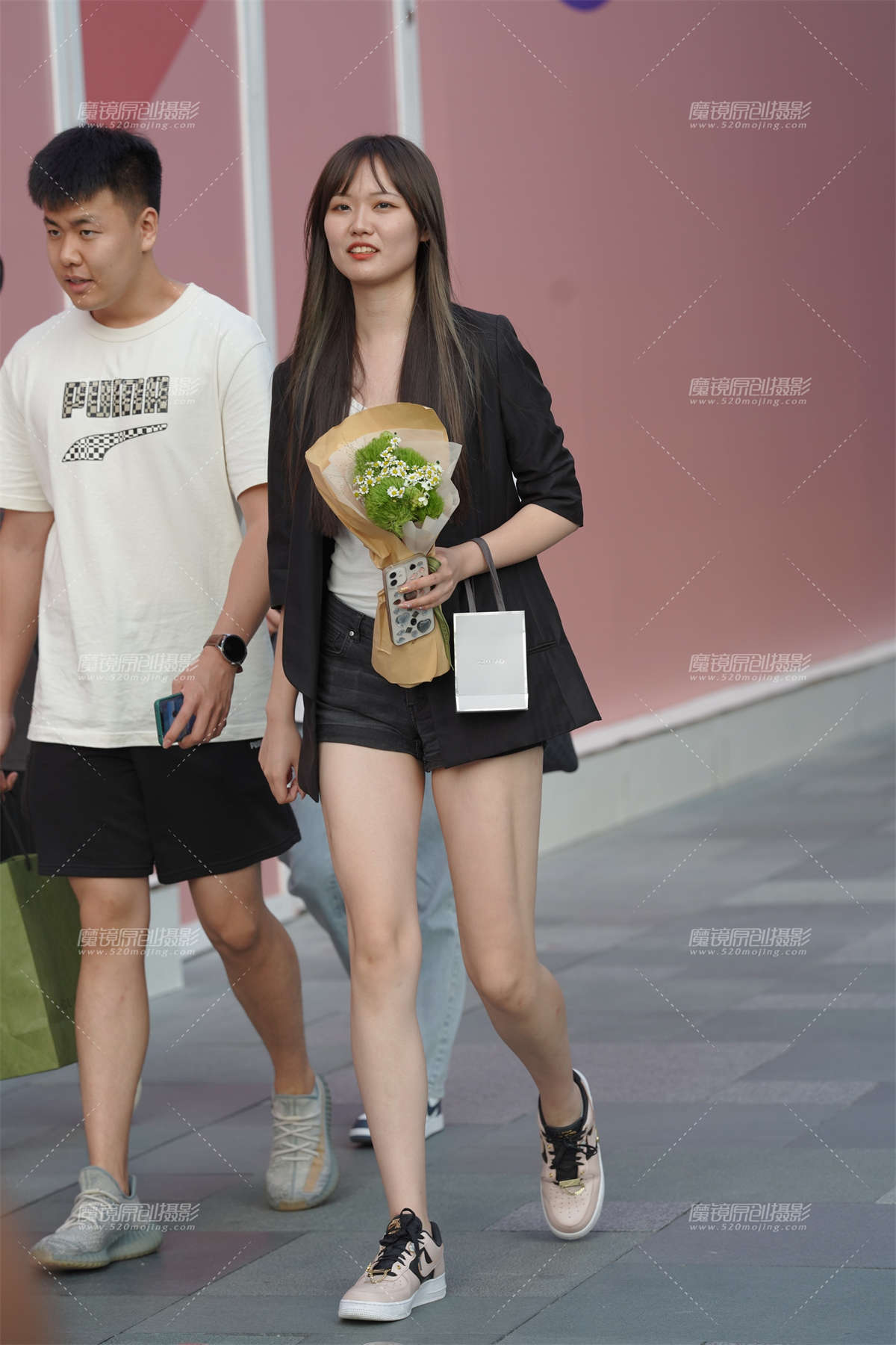 热裤长腿-日更街拍