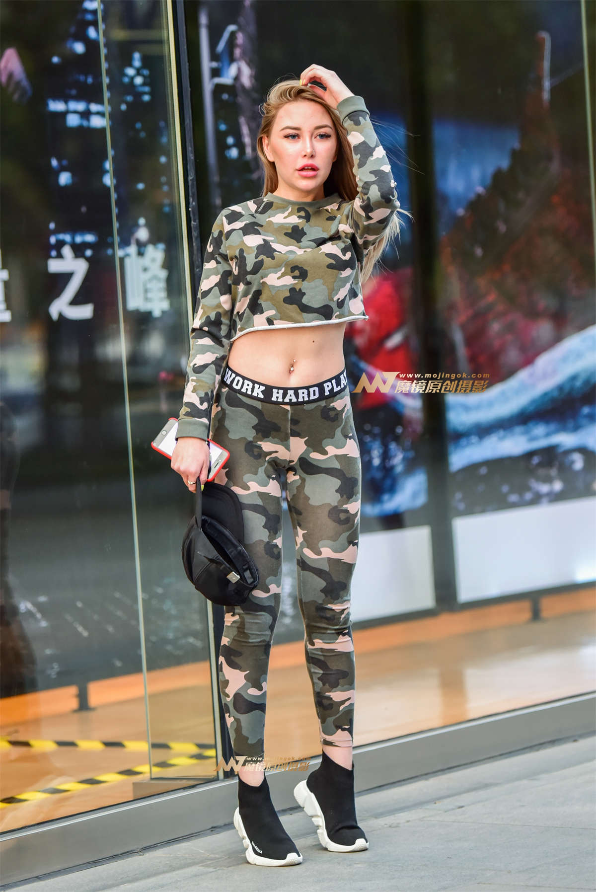 迷彩紧身 混血美女 小翘臀-日更街拍