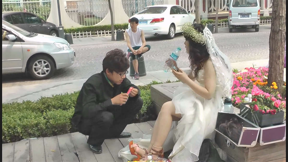 新娘的短肉丝 脚丫露出-日更街拍