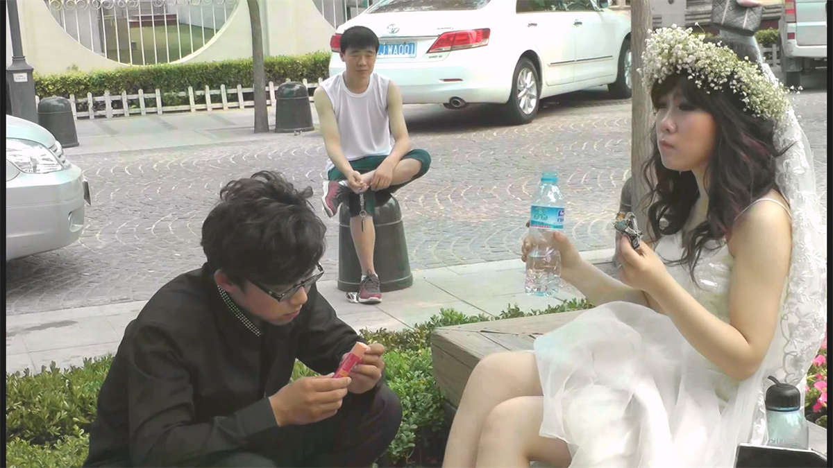 图片[2]-新娘的短肉丝 脚丫露出-日更街拍