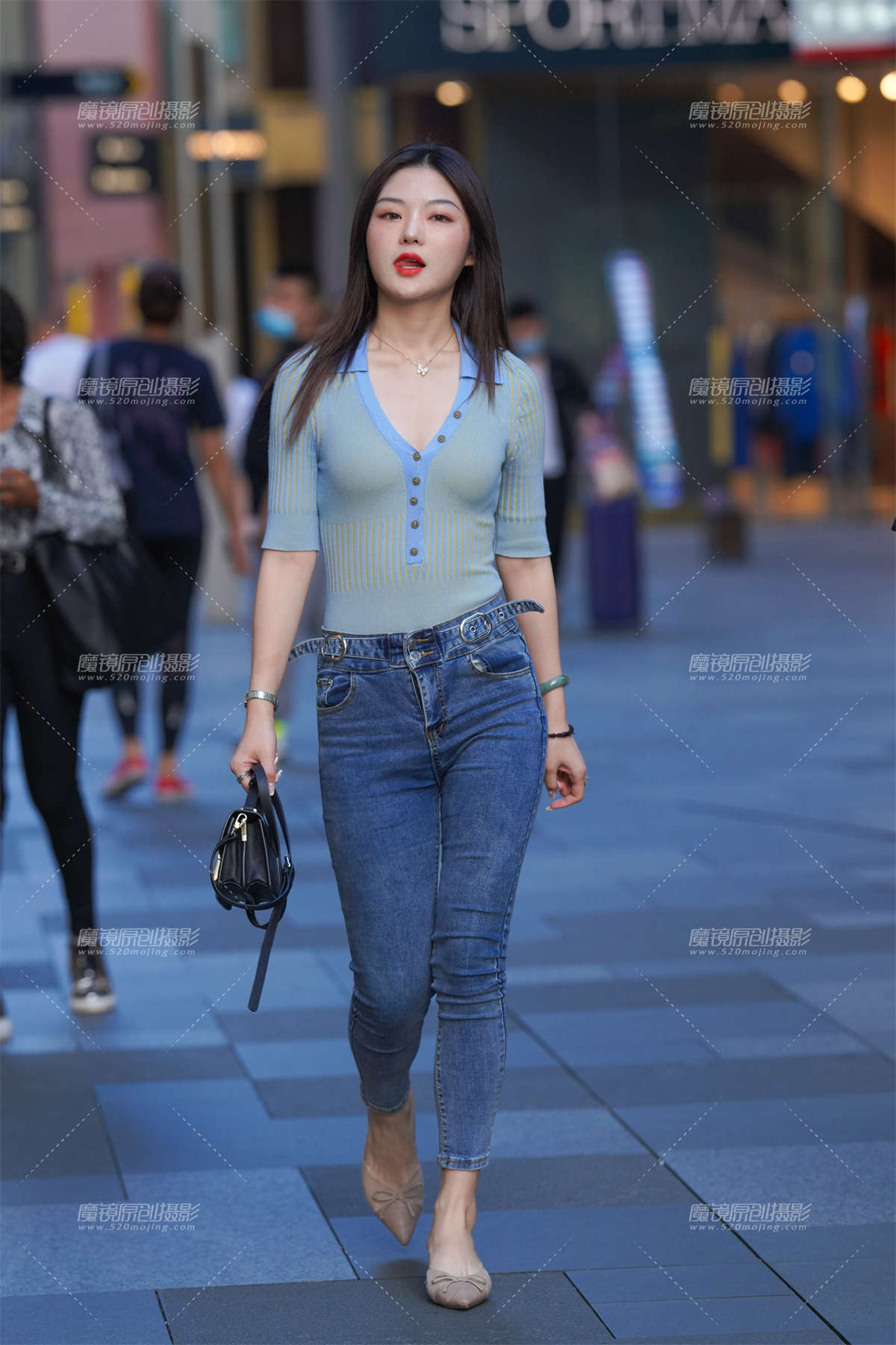 【凯恩赛贴】紧牛美眉-日更街拍