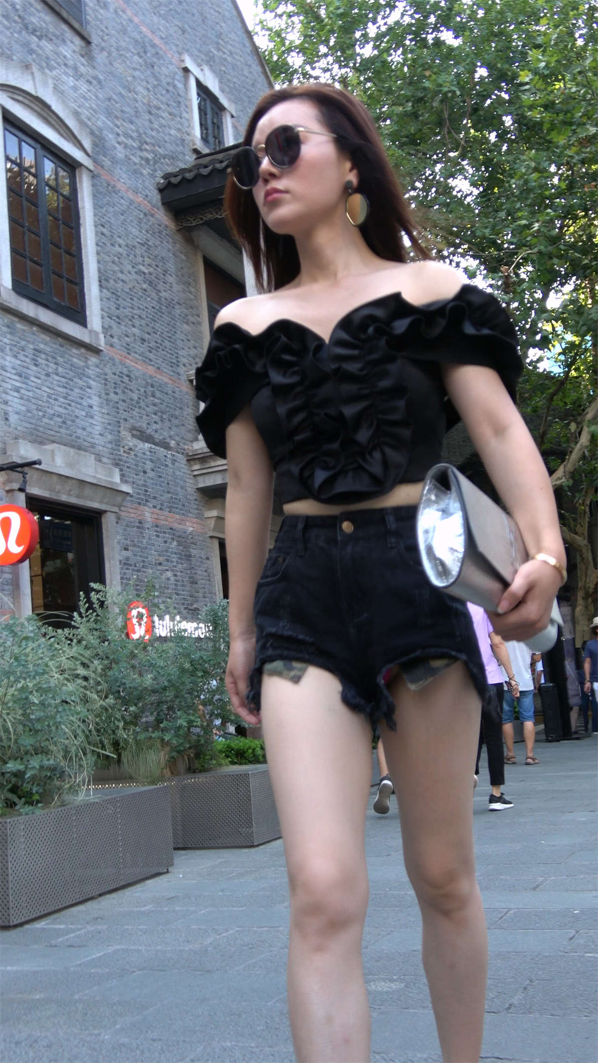 街拍超短热裤性感美女女神姐姐-日更街拍