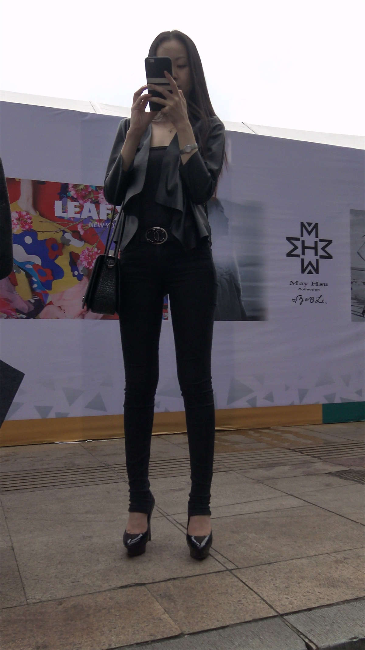 图片[2]-黑色紧身裤一米八长腿美女2-日更街拍
