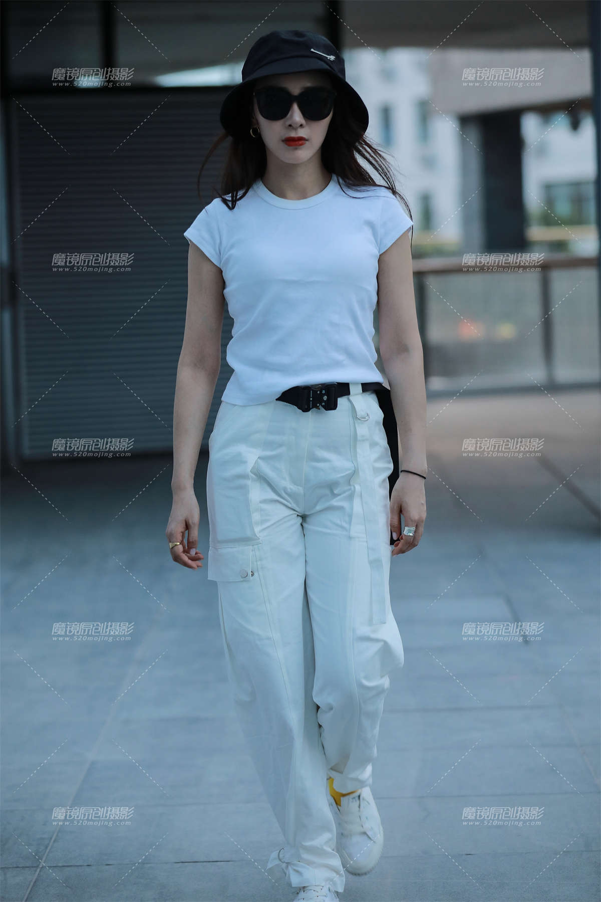 图片[2]-【玻璃街拍】性感小姐姐-日更街拍