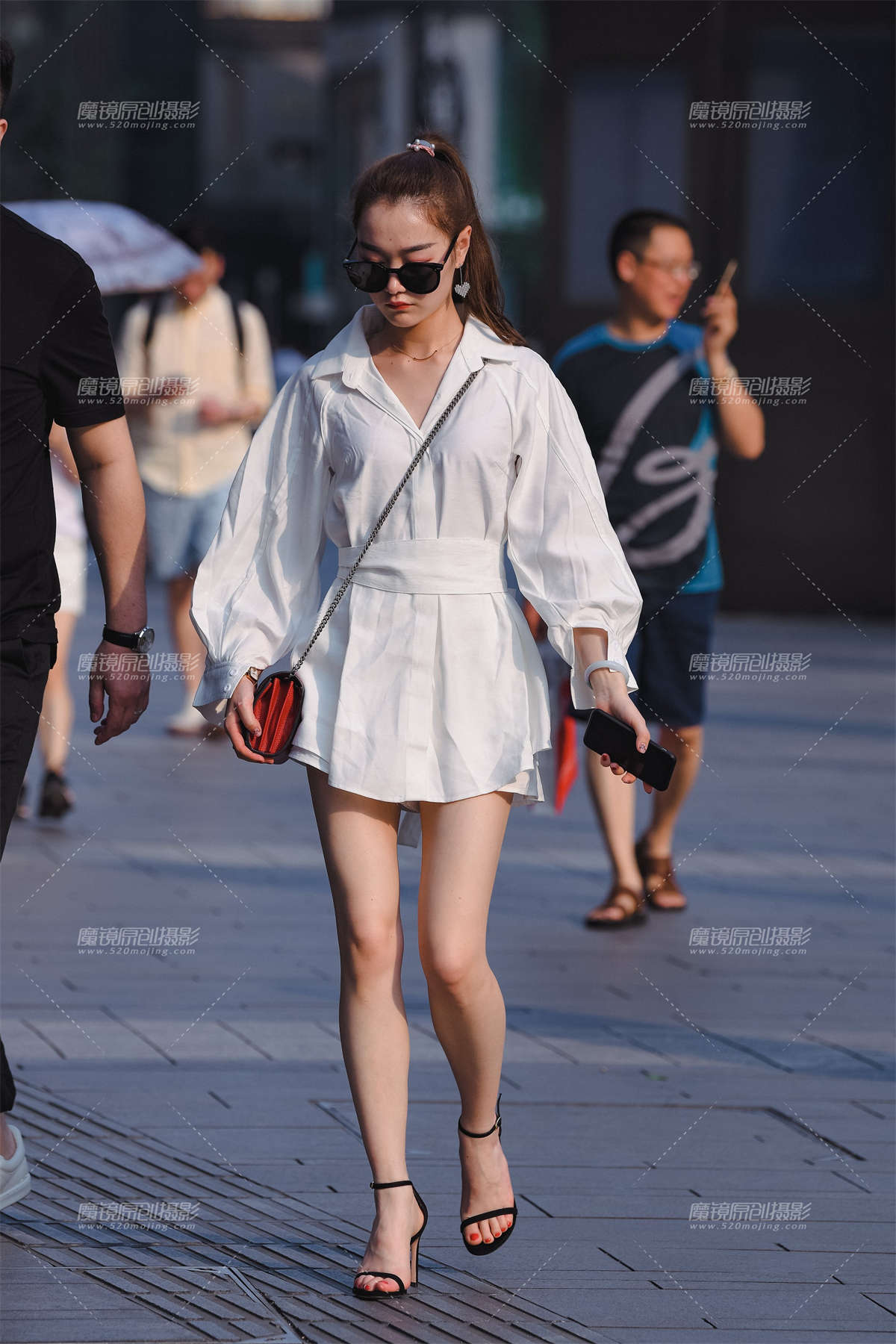 【久久赛帖】白色衬衫高跟美腿-日更街拍