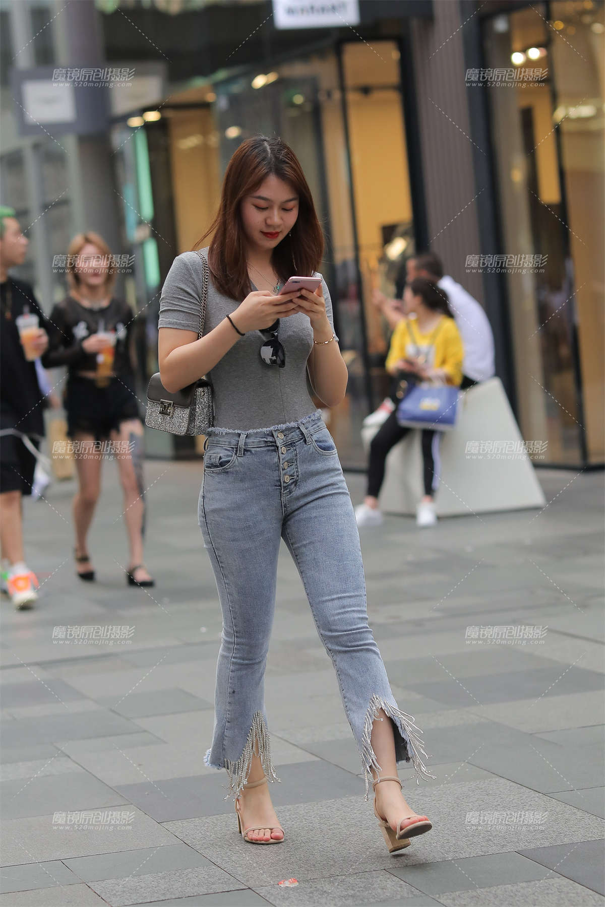 【凯恩赛贴】紧牛勾勒曲线美-日更街拍