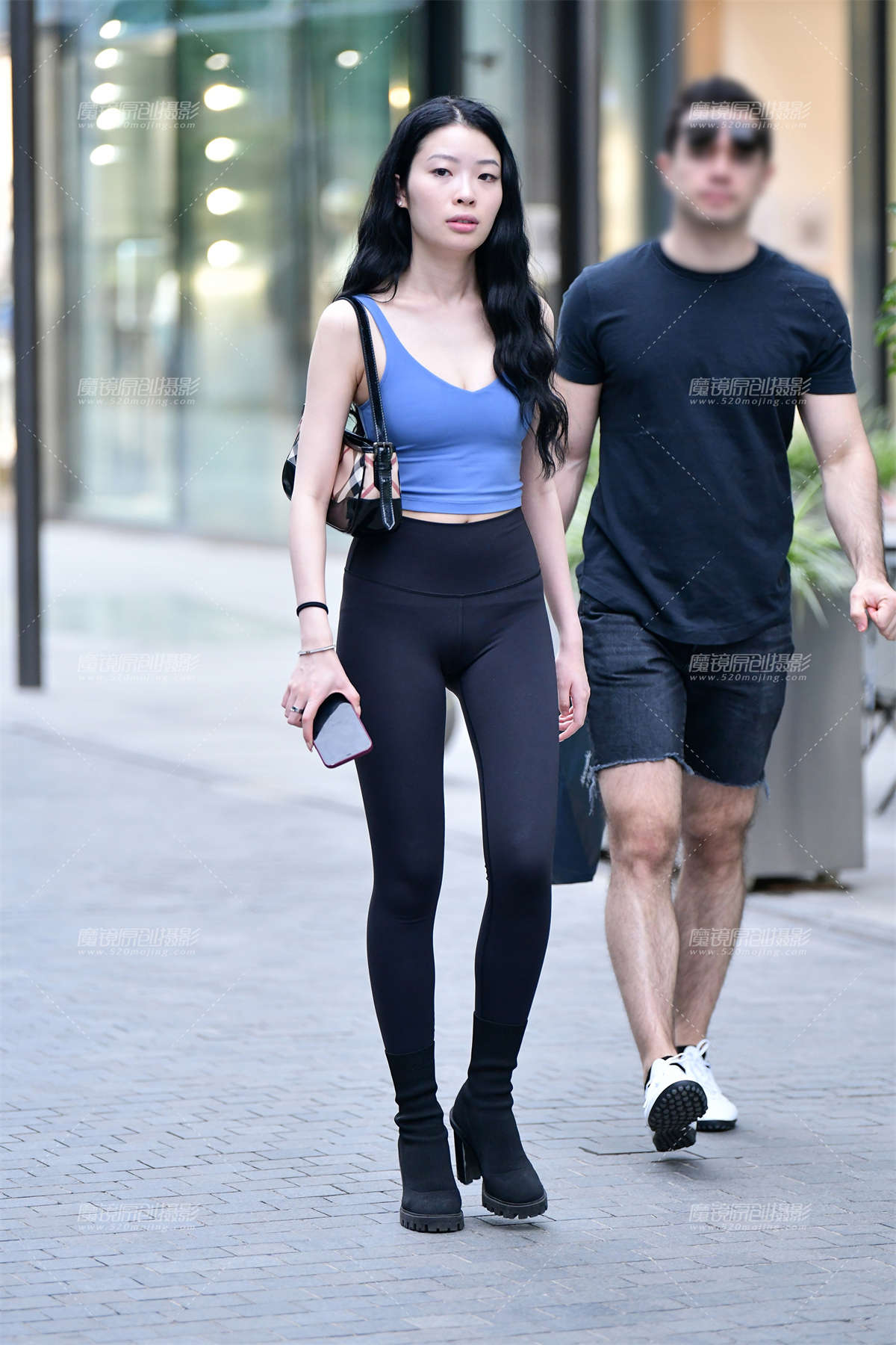 ★魅力黑色紧身裤美女-日更街拍