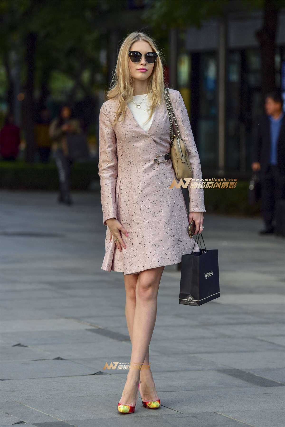 身材高挑的长腿乌克兰气质美女-日更街拍