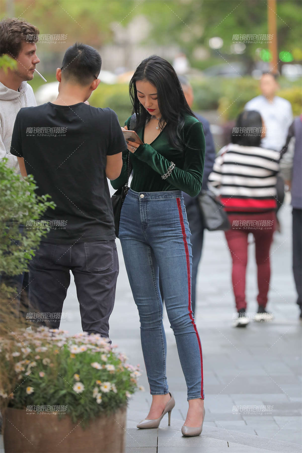 【凯恩赛贴】紧牛妖媚美人儿-日更街拍