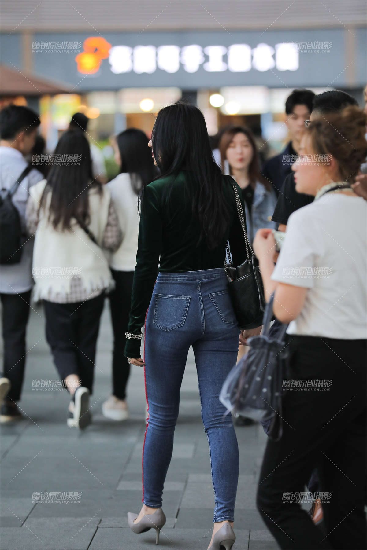 图片[2]-【凯恩赛贴】紧牛妖媚美人儿-日更街拍