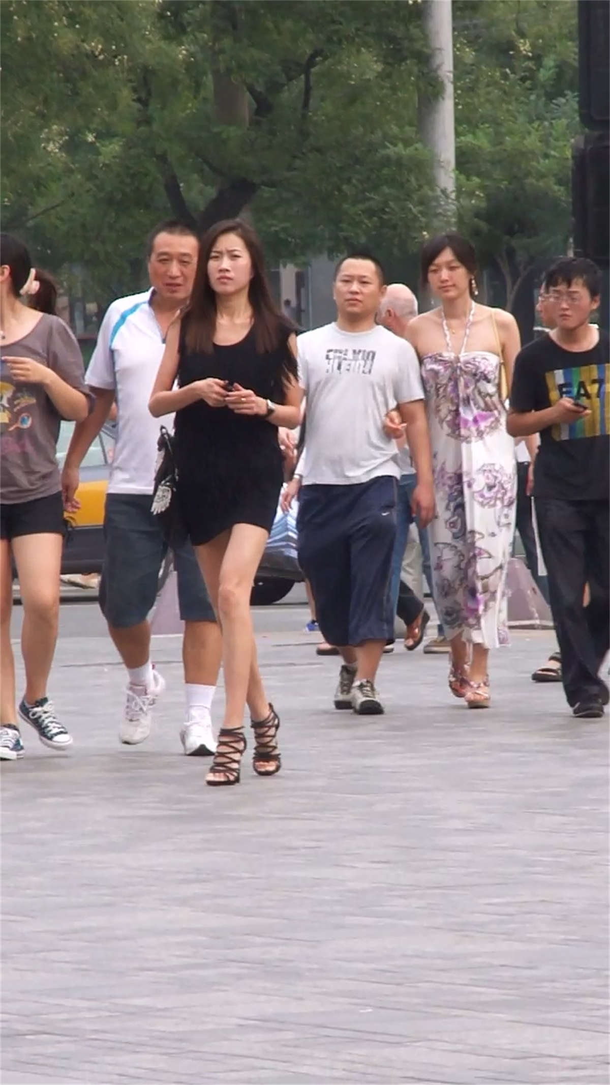 图片[2]-街拍超短包臀裙长腿美女-日更街拍