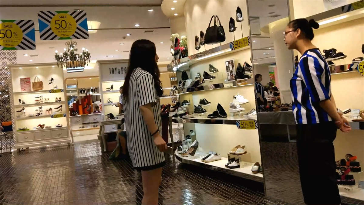 图片[2]-休闲系美女试穿凉鞋-日更街拍