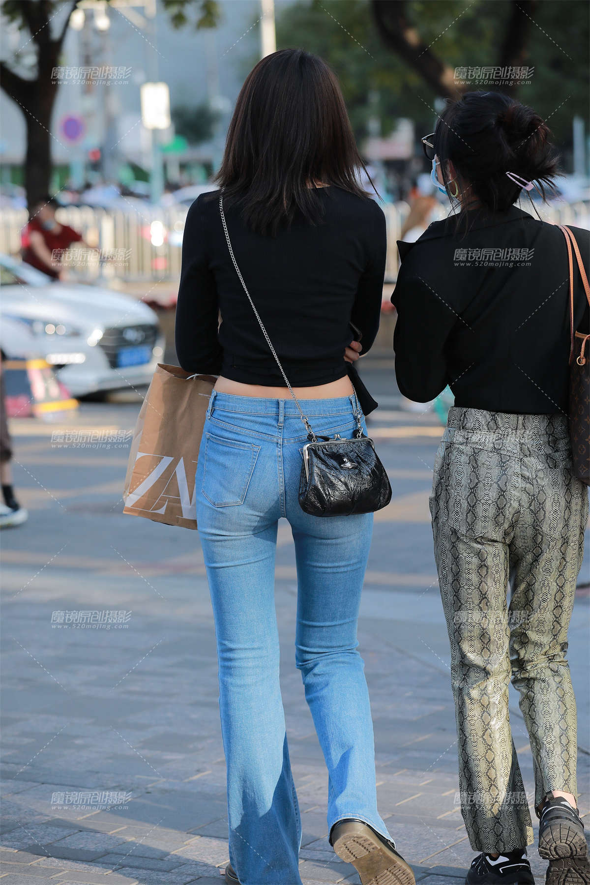 图片[2]-【玻璃街拍】牛仔裤小姐姐-日更街拍