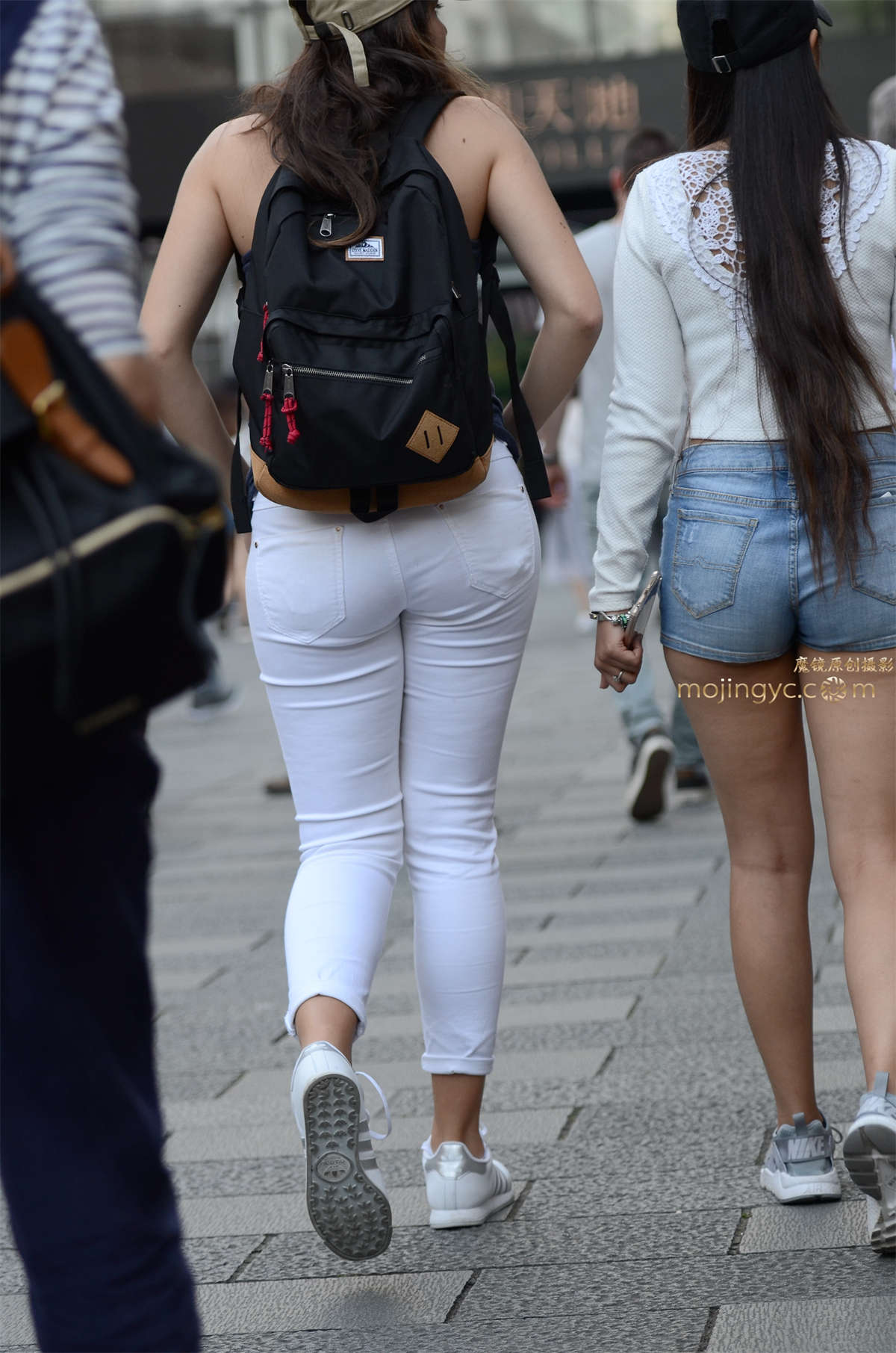 图片[2]-【验证街拍大赛NO.3】神摄手赛01 紧身白裤-日更街拍