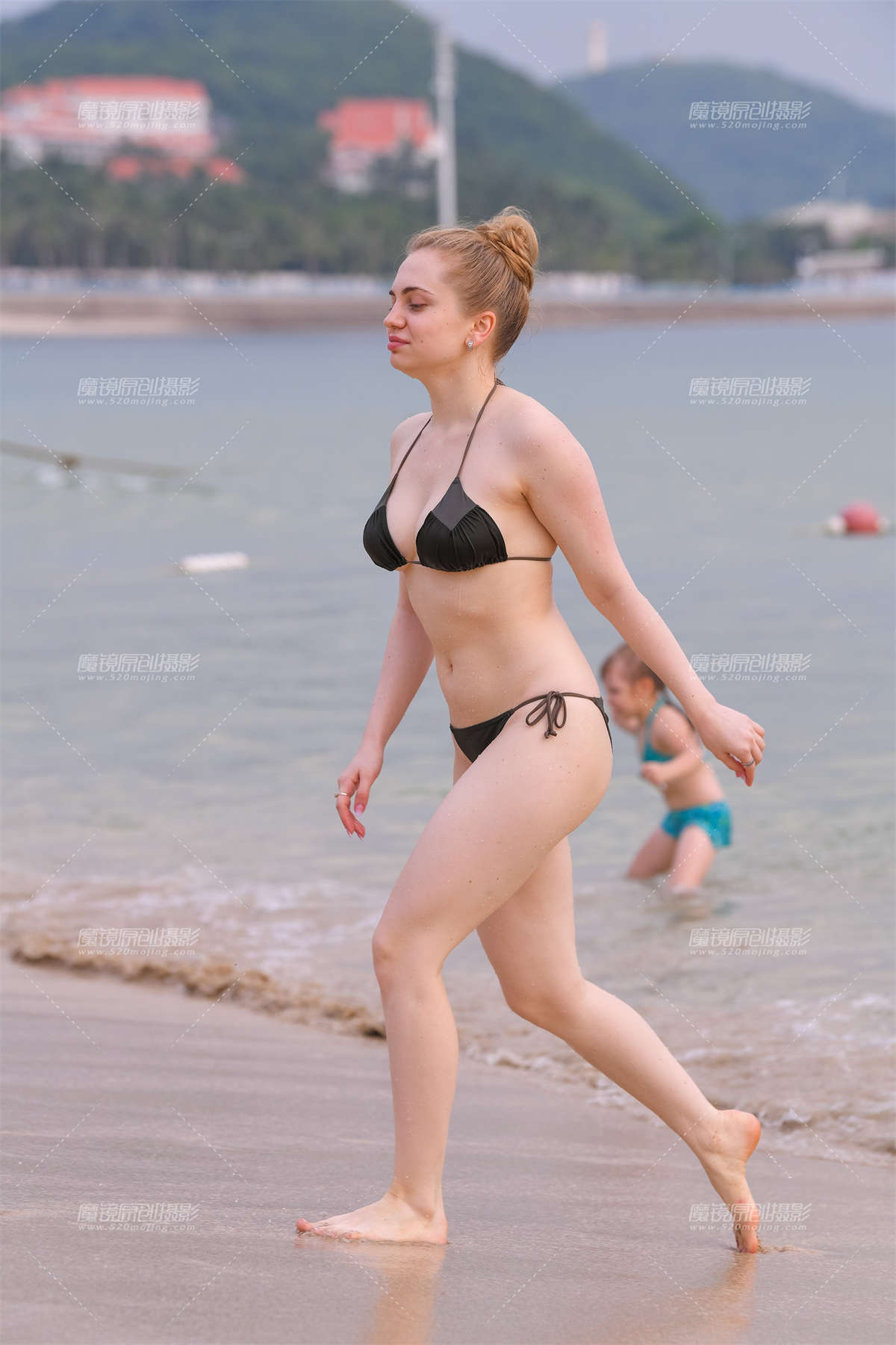 【久久赛帖】白皙乌克兰比基尼美女-日更街拍