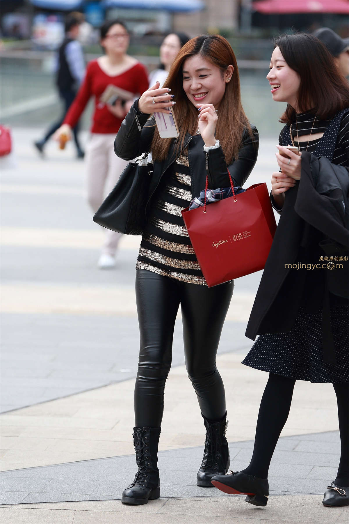 图片[2]-紧身皮裤，短靴-日更街拍