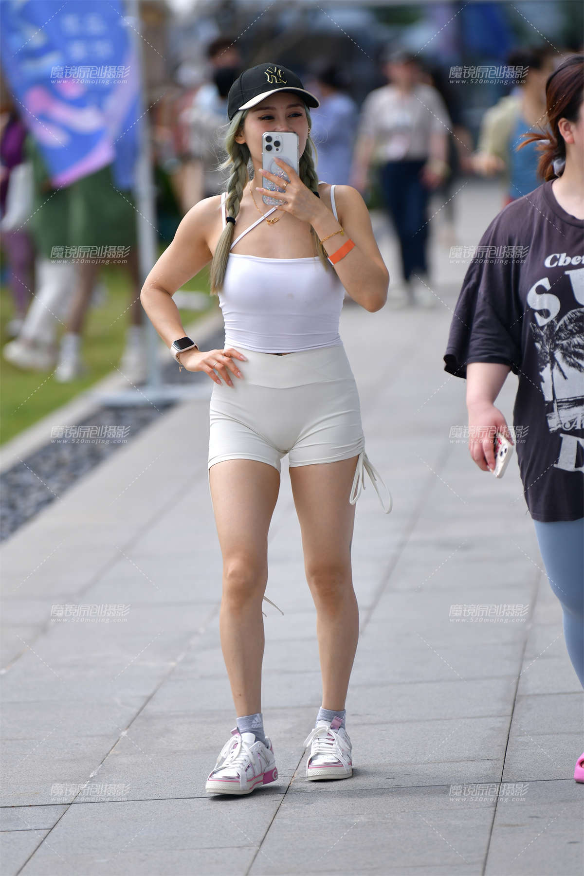 ★米白漂亮瑜伽短裤美女-日更街拍