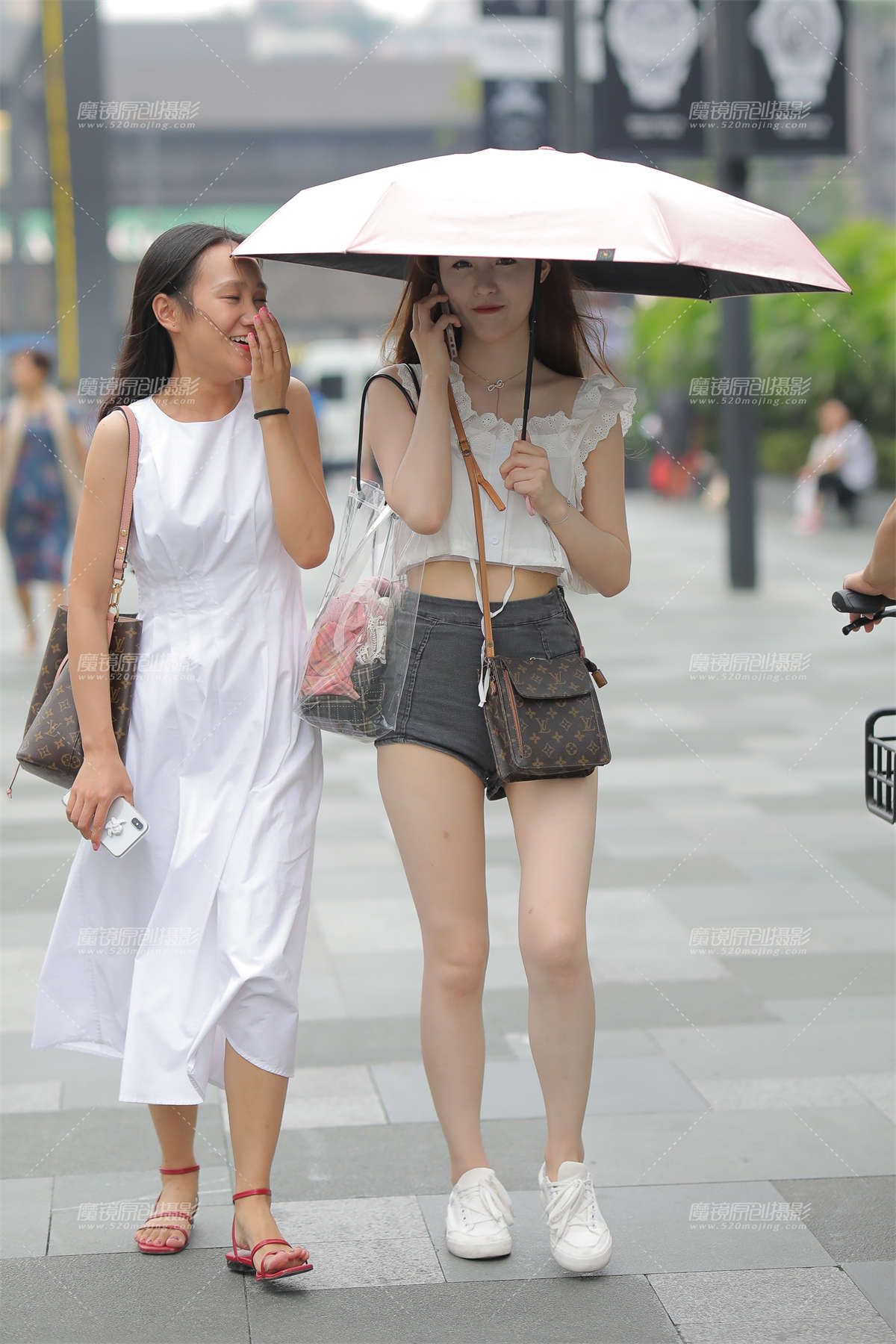 白白净净-日更街拍